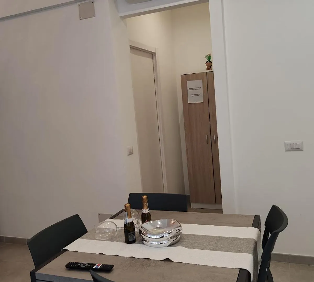Emam Al Centro 150Mt Dal Mare E La Metro A2 Passi Apartment Lido di Ostia Italy
