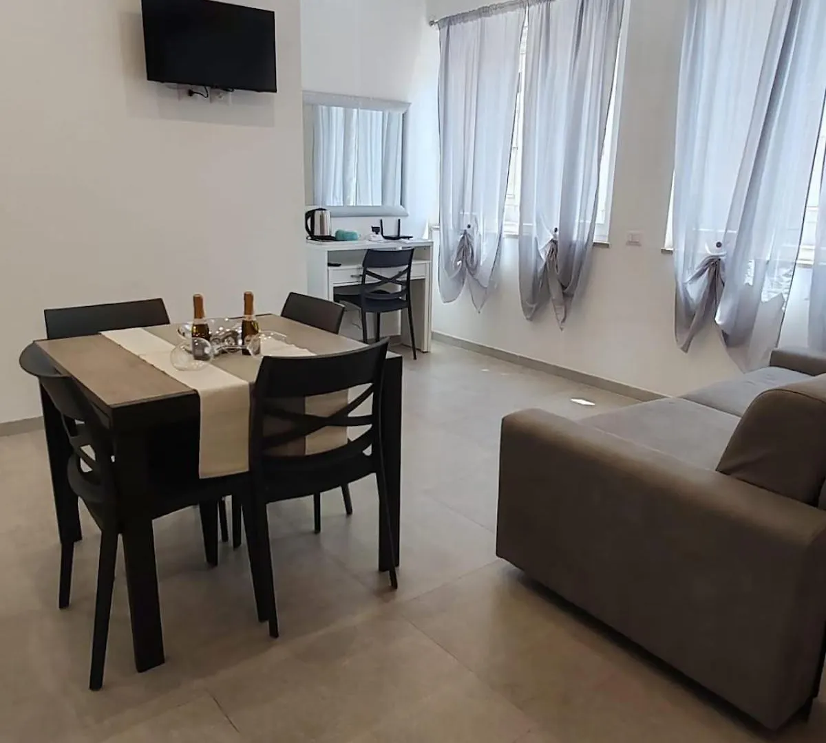 Emam Al Centro 150Mt Dal Mare E La Metro A2 Passi Apartment Lido di Ostia